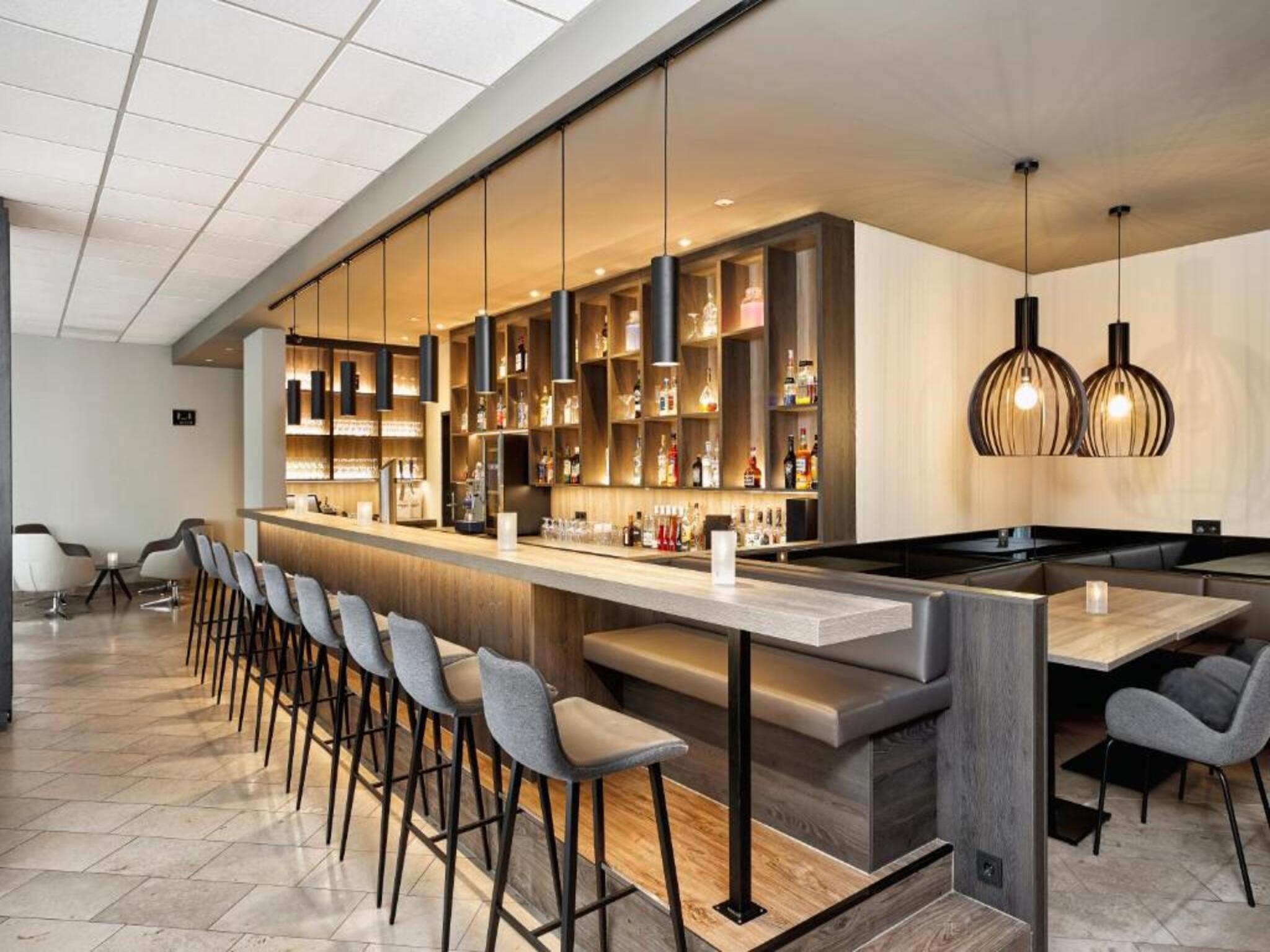 Hotel Bar